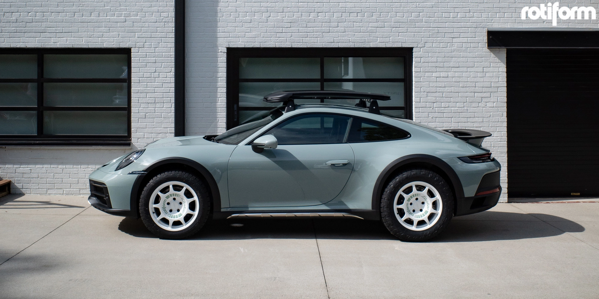 rotiform-ftd-gloss+white-18x7_2526.5-18x8.5-2023+porsche+911+dakar+34._gal-572125376.webp